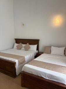 zwei Betten nebeneinander in einem Zimmer in der Unterkunft Mount Rivera in Atabage Pallegama