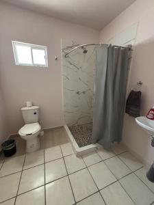 Et badeværelse på 3 Apartamento cerca de Consulado USA