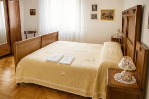 En eller flere senge i et værelse på Casa Mia -Per Sentirti a Casa Tua - Giardino, Parcheggio e Jacuzzi