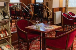 Drinks på BRIT HOTEL Le Lion d'Or CHINON + 18 billeder