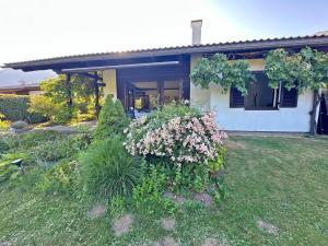 Billede fra billedgalleriet på Ferienhaus mit Sauna direkt am Ossiacher See und an der Gerlitzen Alpe i Bodensdorf