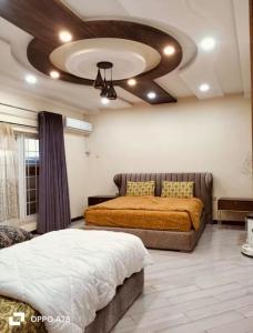 En eller flere senge i et værelse på Cottage In Changla Gali - Secluded, Cozy Stay