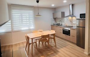 Kuchyň nebo kuchyňský kout v ubytování Valdeflores Flats Bj