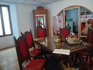 a dining room with a table and chairs and a mirror at Van a louer au pied des pistes 2 in Séez