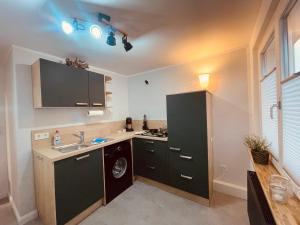 Køkken eller tekøkken på Wolfsrudel - zentrales Motto Apartment + 7 billeder