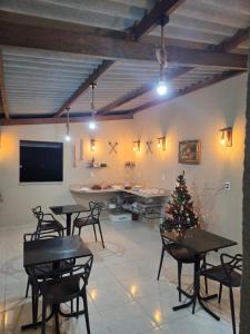 een kamer met tafels en een kerstboom erin bij Pousada Flor do Sol in Fortaleza