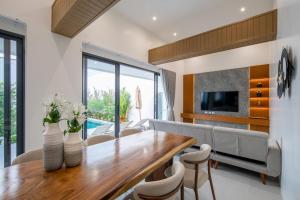 TV/trung tâm giải trí tại Phuket Tropical Pool Villa
