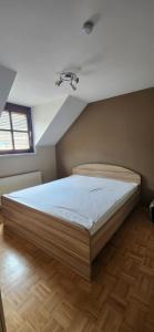 Ένα ή περισσότερα κρεβάτια σε δωμάτιο στο Alpska idila