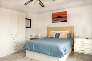 Postel nebo postele na pokoji v ubytování Vista Segária, Playa Deveses