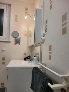 Koupelna v ubytování Gîte Les 5 Pommiers 6 pers gitesdes2vallees