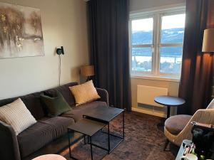 a living room with a couch and a table at Aksjemøllen - by Classic Norway Hotels in Lillehammer