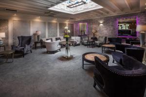 Posezení v ubytování Treacys Oakwood Hotel, Shannon