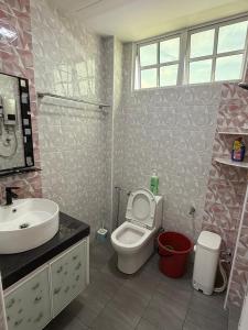 Et badeværelse på AJ Homestay Muar