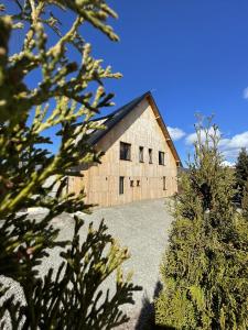 Tòa nhà nơi khách sạn căn hộ tọa lạc