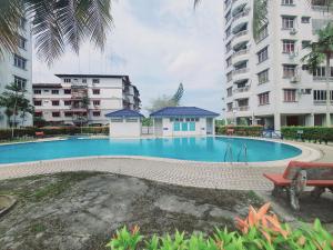 a large swimming pool in the middle of a building at AJ Homestay Muar in Muar