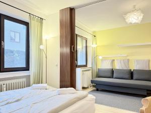 Postel nebo postele na pokoji v ubytování Ferienwohnung Puschner - klein und gemütlich für die ganze Familie