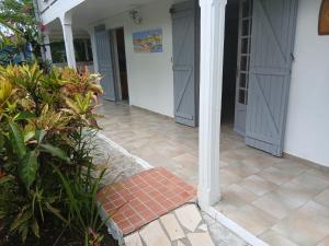 Budova, kde se apartmán nachází + 2 fotografie