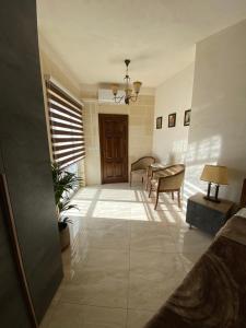 een woonkamer met een bank en een tafel bij St Therese in Victoria