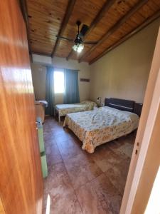 En eller flere senge i et værelse på La Loma