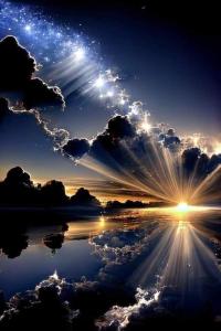 een weerspiegeling van de zon in het water met wolken bij Sinta se em casa, mas, com sol e mar in Torres