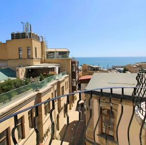 O vedere generală la mare sau o vedere la mare
luată din acest hotel