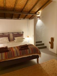 En eller flere senge i et værelse på Monte da Palmeira Feedme Farm