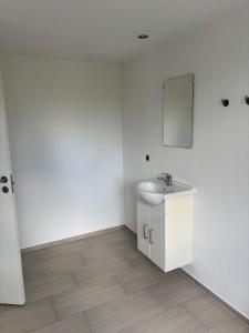 Ảnh trong thư viện ảnh của 3-room apartment with free parking and terrace ở Aalborg +2 ảnh