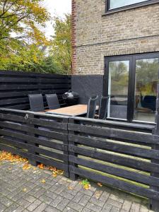 Ảnh trong thư viện ảnh của 3-room apartment with free parking and terrace ở Aalborg