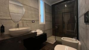 Koupelna v ubytování Oasis by ZiiRA + 6 fotografií