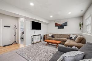 TV a/nebo společenská místnost v ubytování Haven Oasis