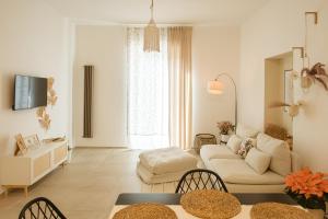 a living room with a couch and a table at Casa Dante in Putignano