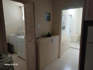 Φωτογραφία από το άλμπουμ του Modern studio apartment near beach σε Saint James +3 φωτογραφίες