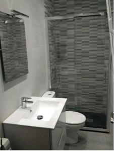 Koupelna v ubytování Apartamento centro Barakaldo BEC, Parking Incluido + 13 fotografií