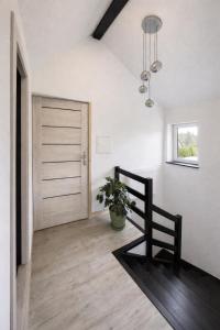 a hallway with a door and a potted plant at Dom u Teresy in Harkabuz