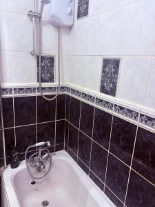 Et badeværelse på London road appartment