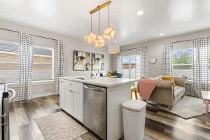 Kuchyň nebo kuchyňský kout v ubytování Deco Townhouse - 3 bedroom 2 story private home