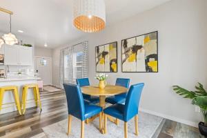 Fotografie z fotogalerie ubytování Deco Townhouse - 3 bedroom 2 story private home v destinaci Caldwell + 22 fotografií