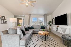 TV/trung tâm giải trí tại Modern Comfort Caldwell 3b2b Home Sleeps 8!