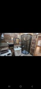 een badkamer met een witte wastafel en een spiegel bij Villa Punta in Privlaka