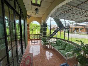 Balkón nebo terasa v ubytování Teratak Kasih NIZMAN