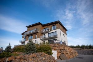 Tòa nhà nơi căn hộ tọa lạc