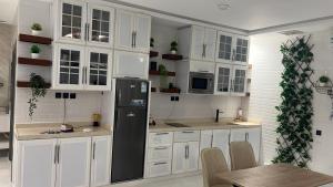 Køkken eller tekøkken på شاليه الشوق بالشقيق + 9 billeder