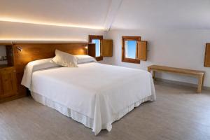 Ένα ή περισσότερα κρεβάτια σε δωμάτιο στο Sa Lluna