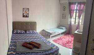 Postel nebo postele na pokoji v ubytování Teratak Kasih NIZMAN