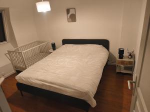 Postel nebo postele na pokoji v ubytování Charmante maison centre village