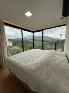 En eller flere senge i et værelse på Casa Pedra Azul