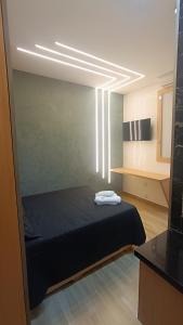 En eller flere senge i et værelse på Studio moderno no centro de São Lourenço Avenida Principal