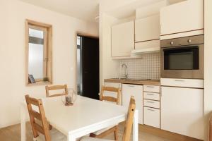 Køkken eller tekøkken på Elegant 1-Bed Apt in City Centre + 5 billeder