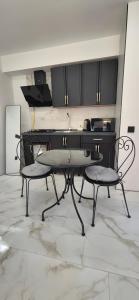 Køkken eller tekøkken på Afina center apartment