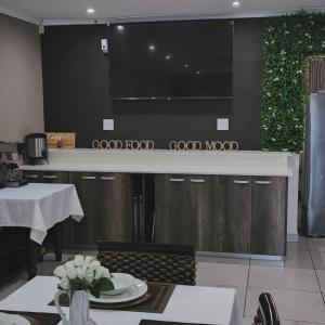 Drinks på BoniM Guesthouse - aka Magisha Guesthouse